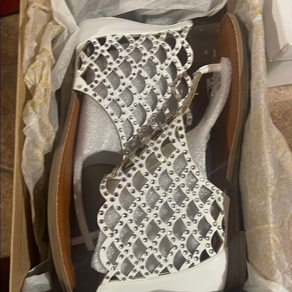 Elegant White Sandals with Rhinestone Detailing
